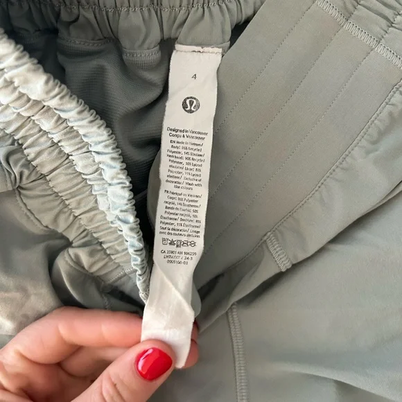 lululemon athletica Women's  Hotty hot high rise shorts -Sz4 Grey Eucalyptus - Picture 4 of 10